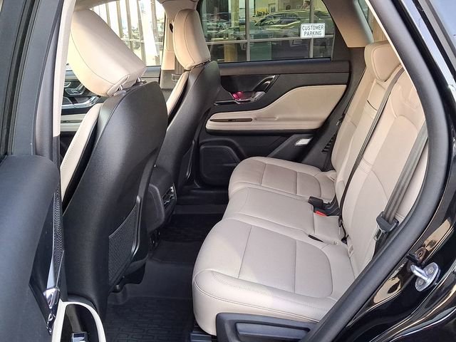 Certified 2025 Lincoln Corsair Reserve w/ Jet Appearance Package AWD/4WD image 8