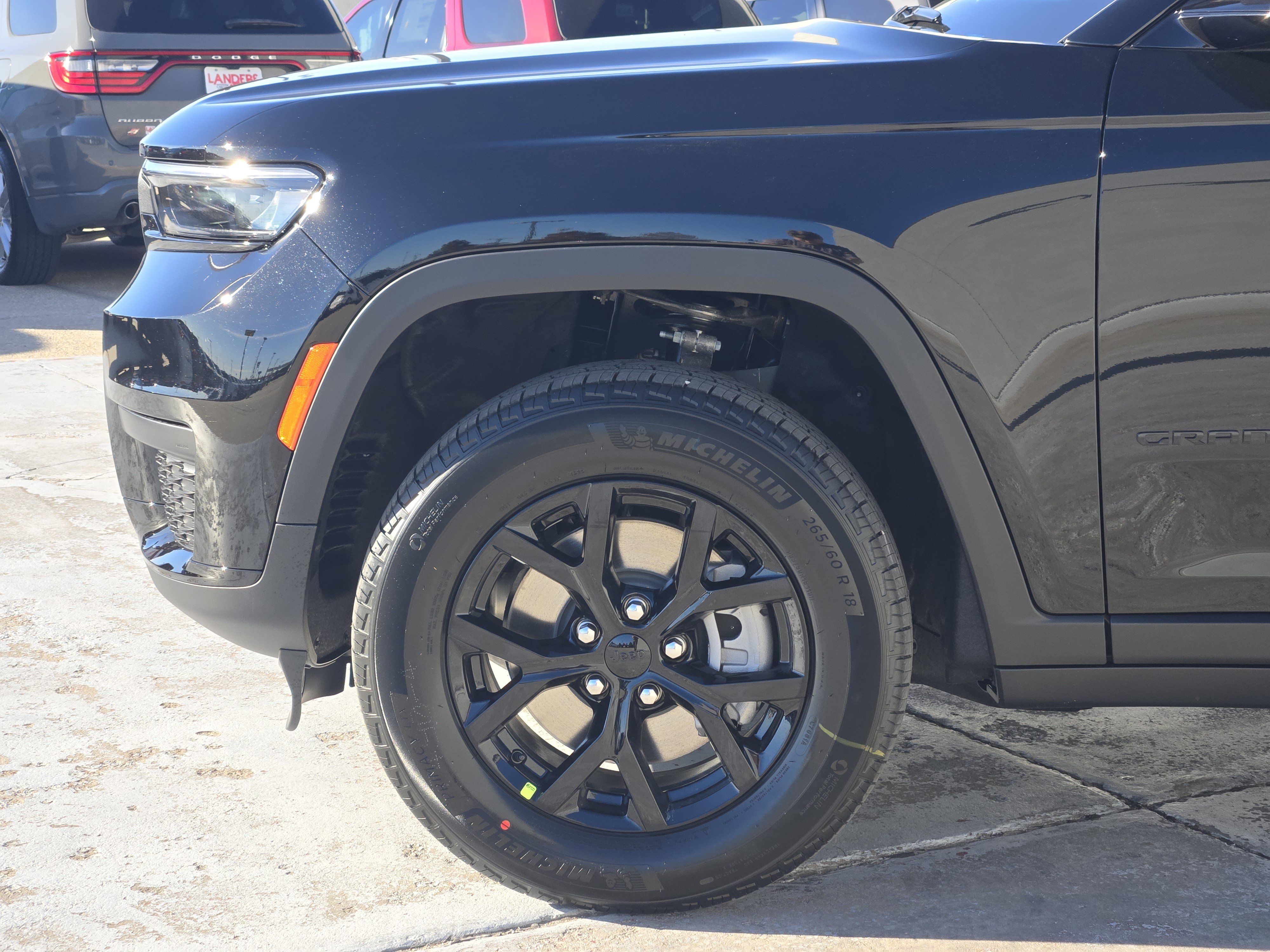 New 2025 Jeep Grand Cherokee L Laredo image 5