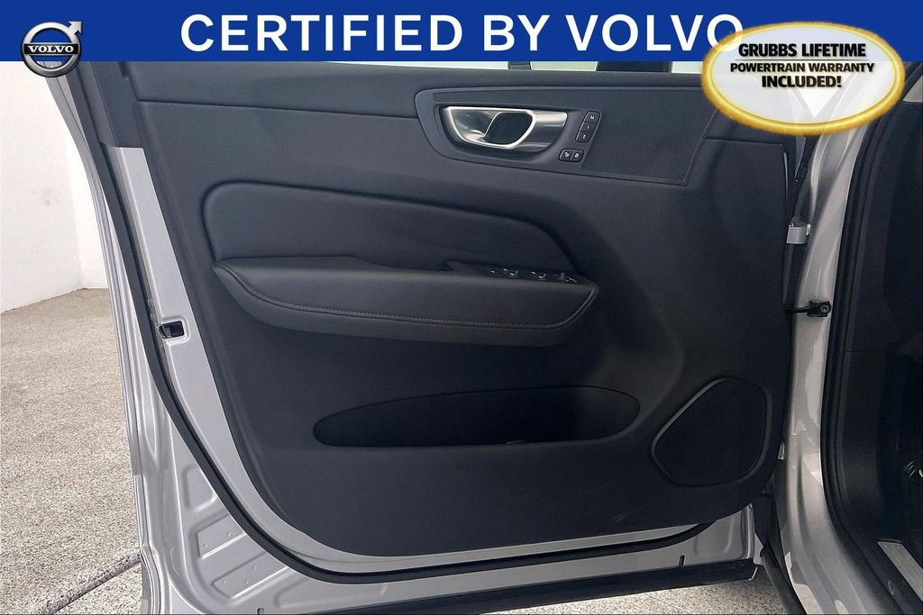 Used 2025 Volvo XC60 B5 Core image 23