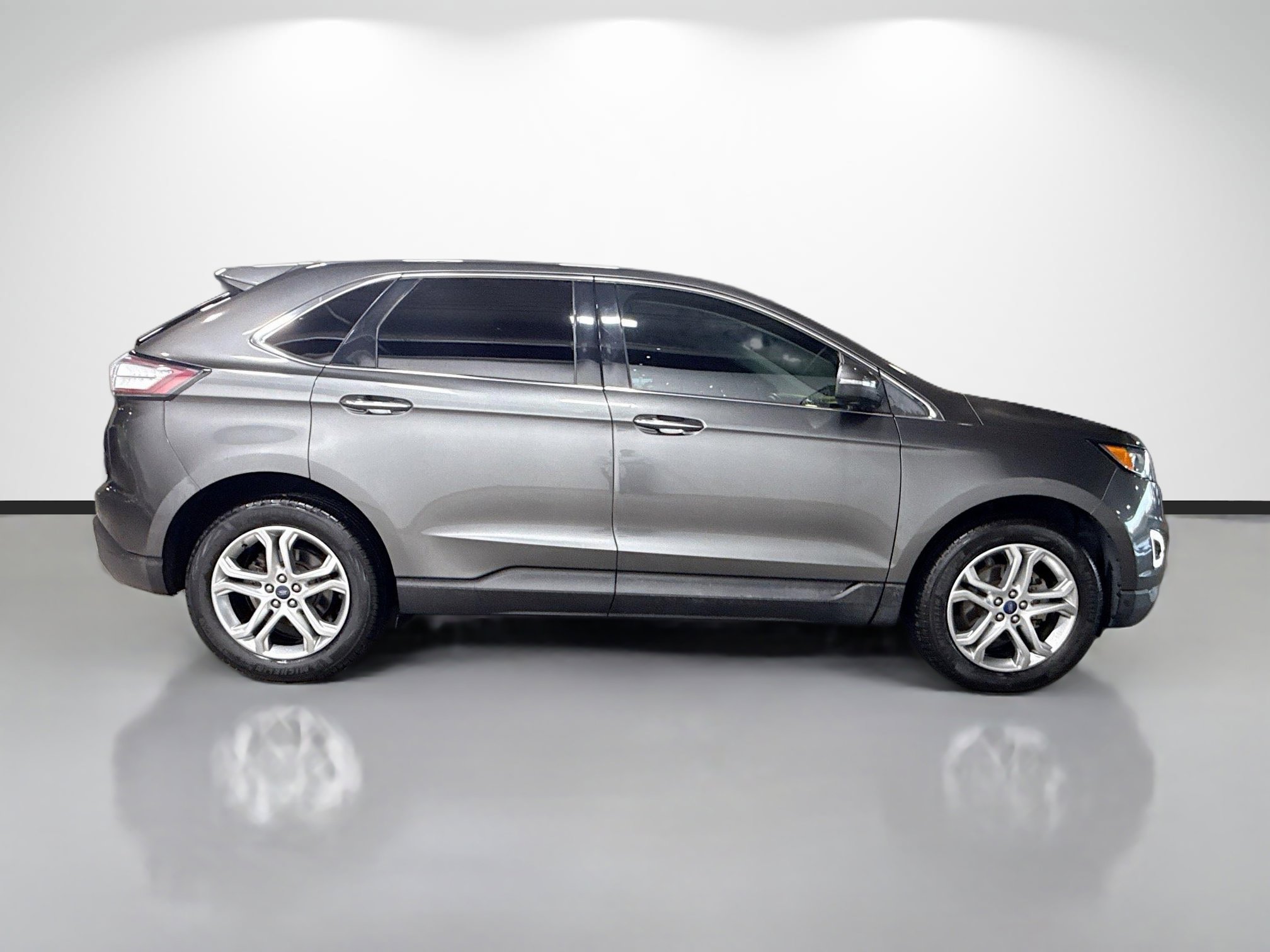 Used 2017 Ford Edge Titanium w/ Equipment Group 301A FWD image 2