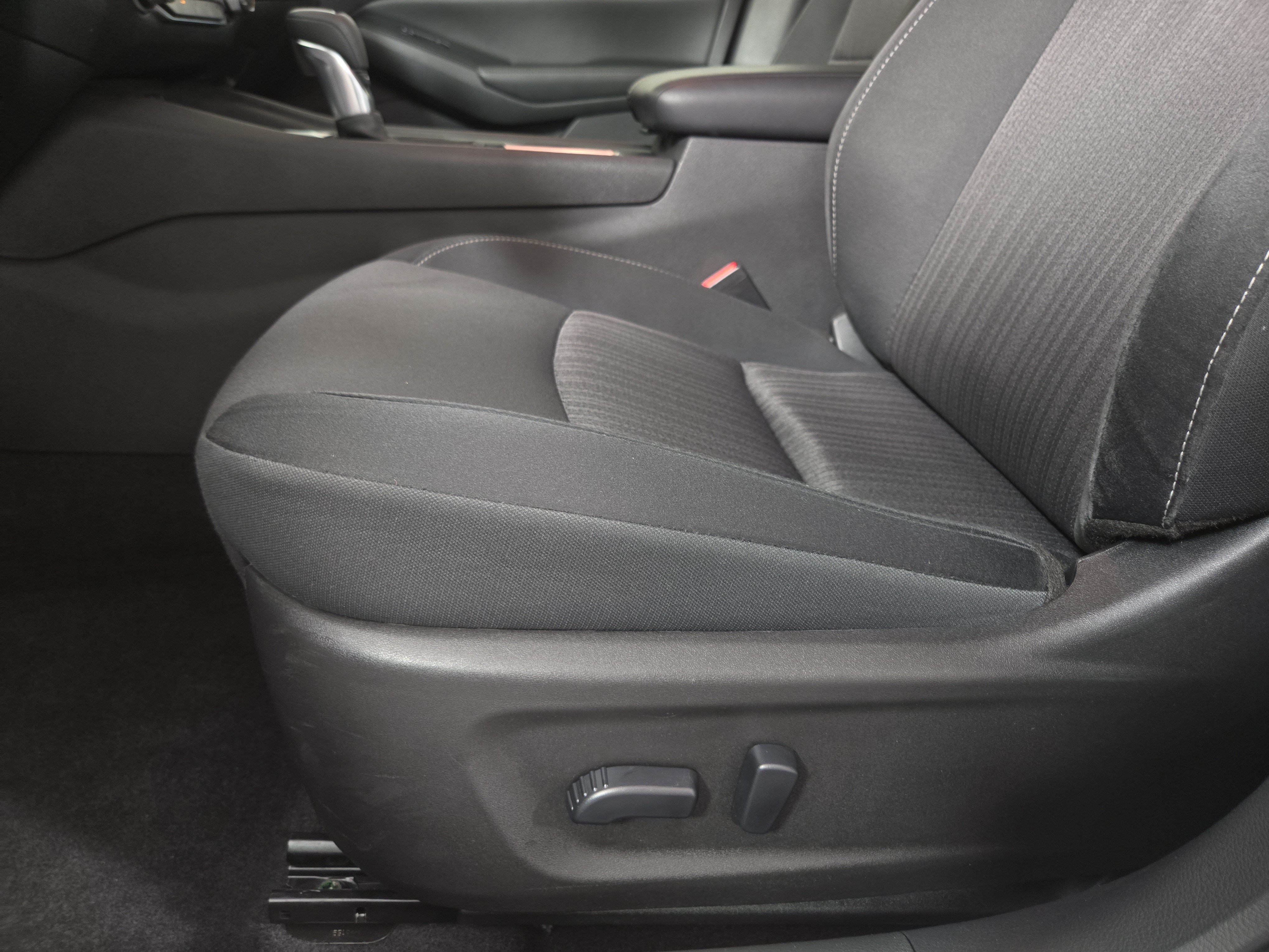 Used 2025 Nissan Altima 2.5 SV FWD image 29