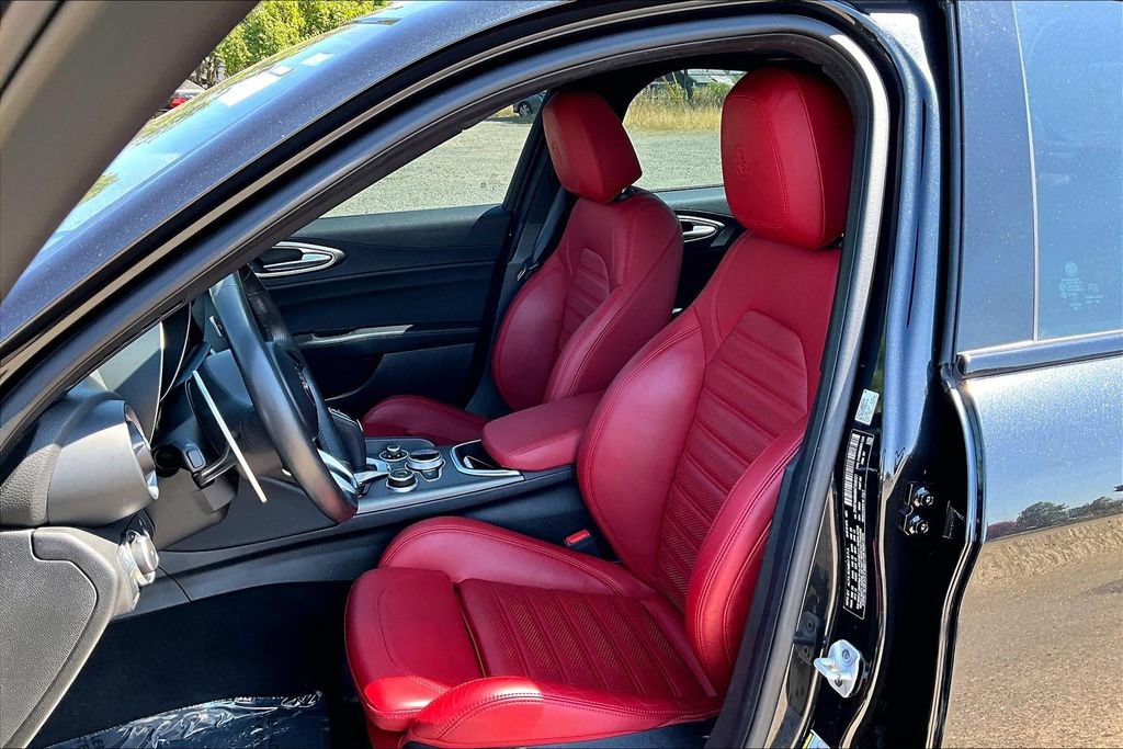Used 2022 Alfa Romeo Giulia Veloce RWD image 9