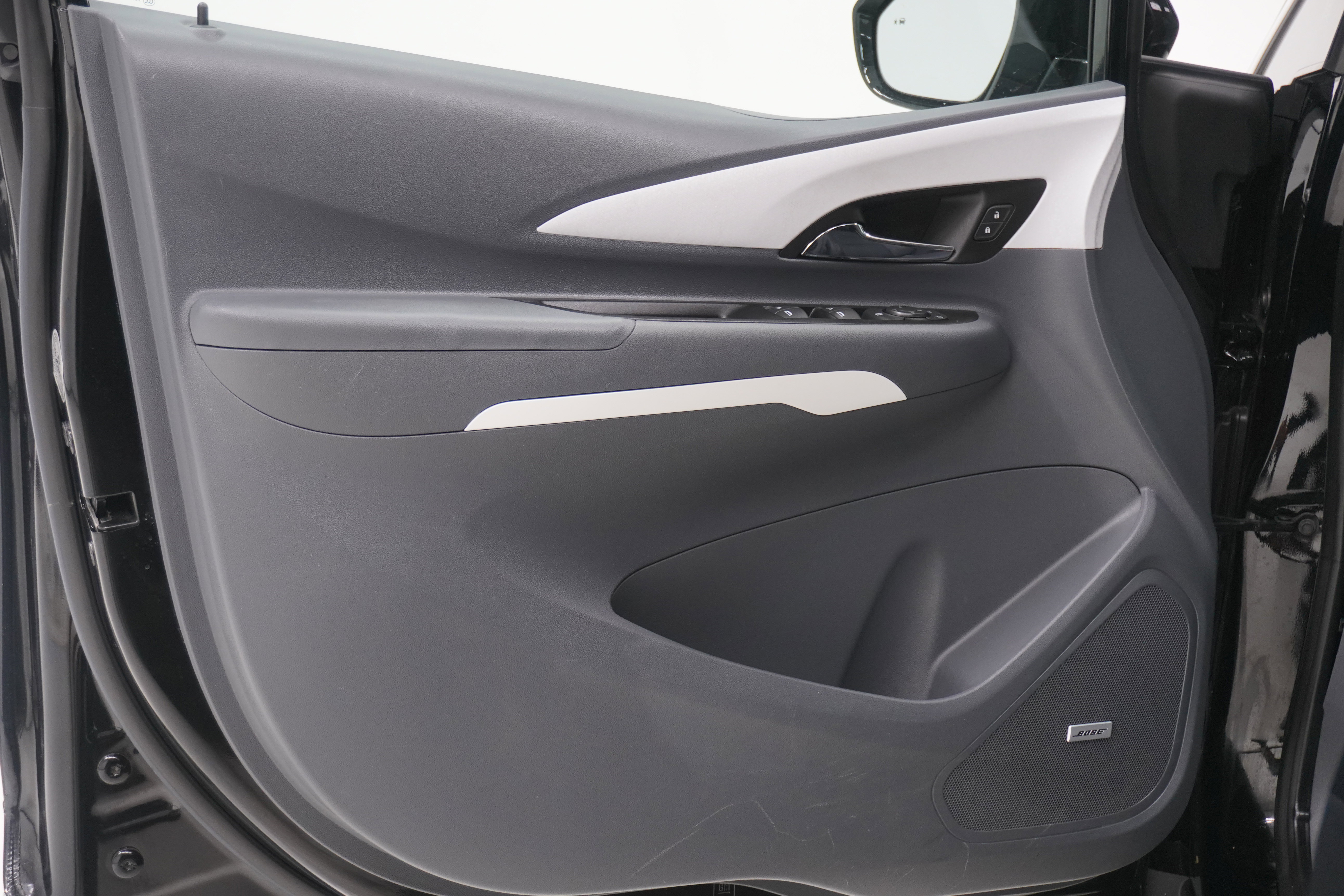 Used 2019 Chevrolet Bolt Premier w/ Infotainment Package image 14