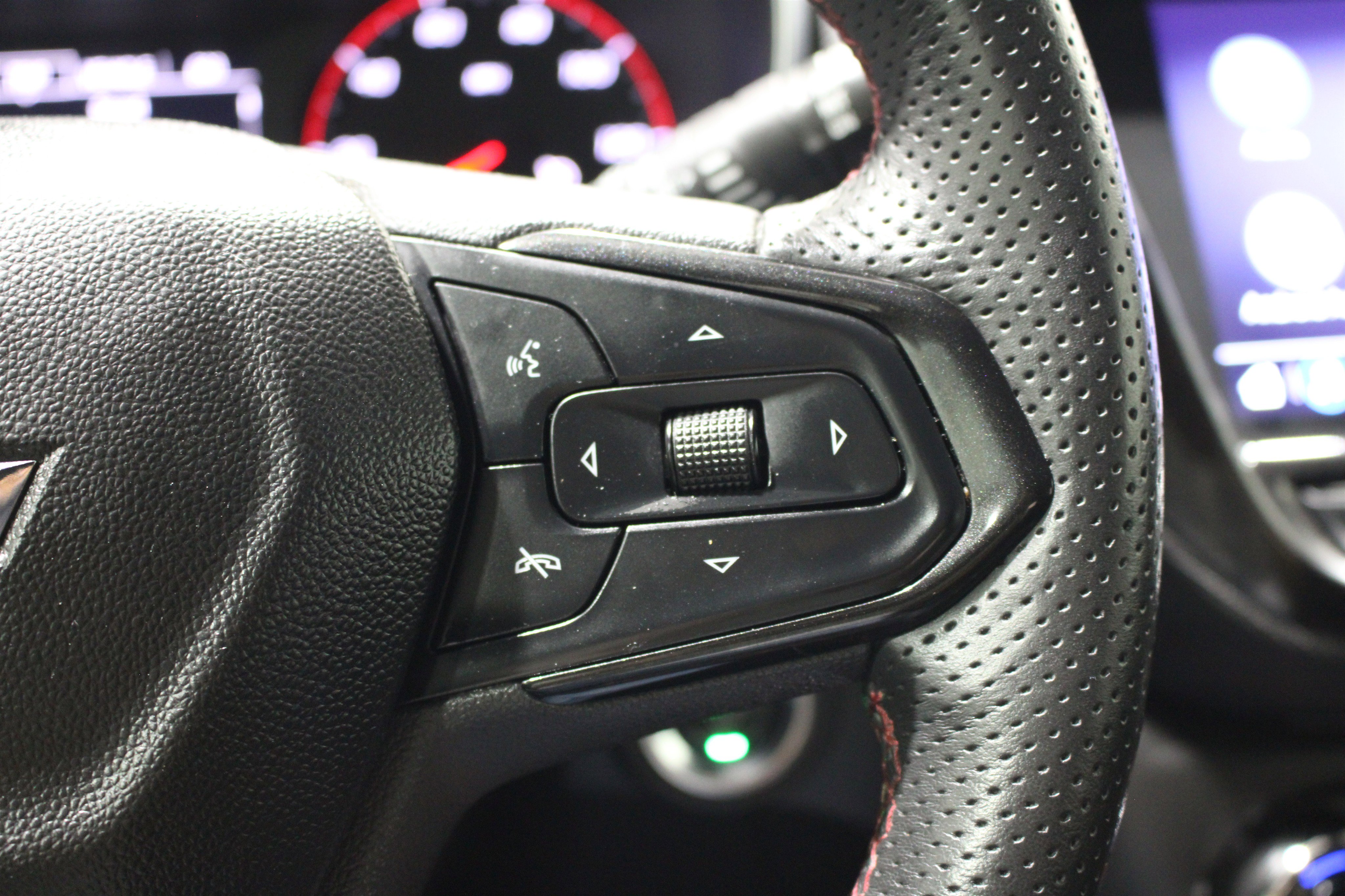 Used 2022 Chevrolet TrailBlazer RS w/ Sun and Liftgate Package image 13