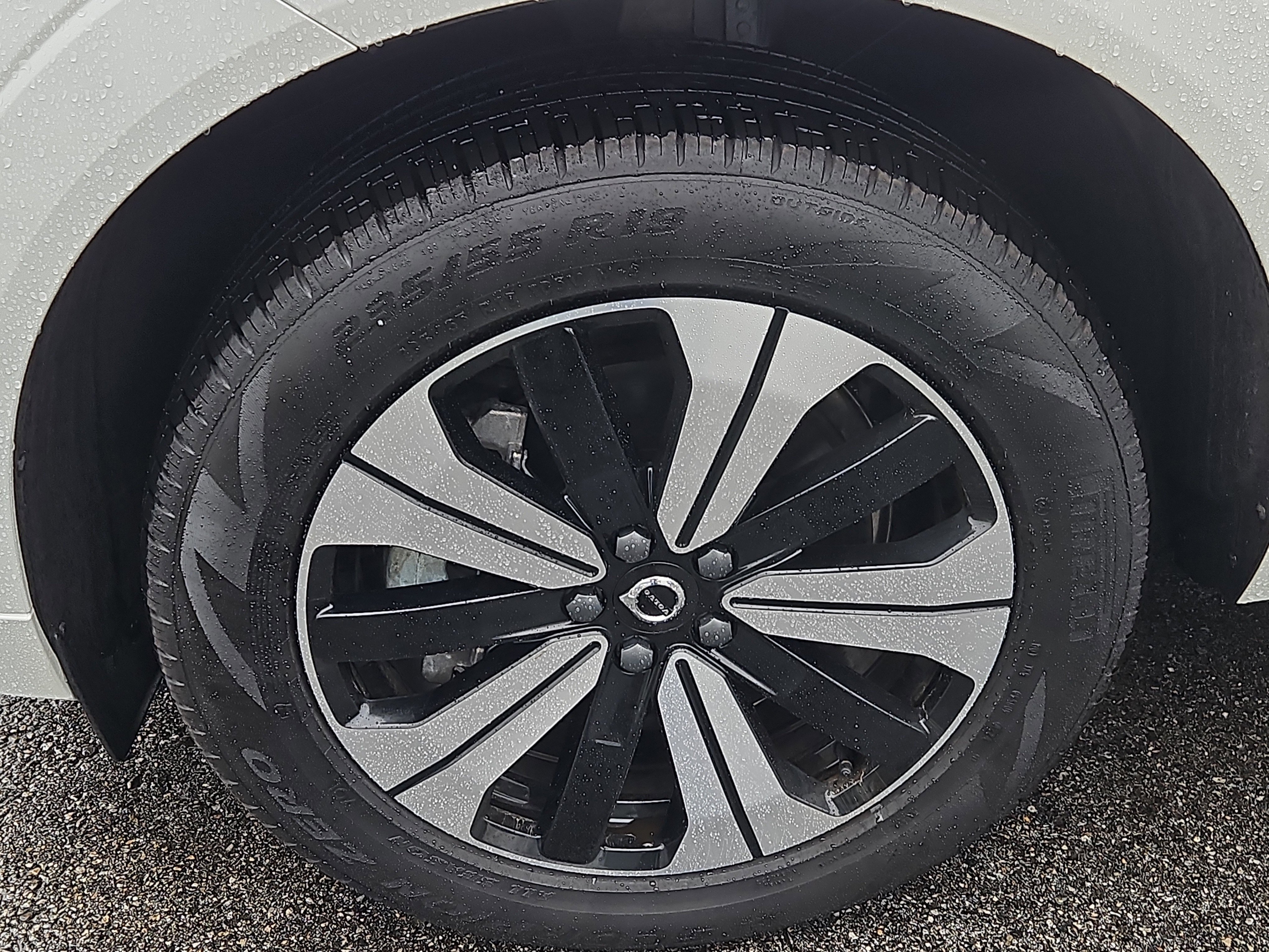 Used 2025 Volvo XC60 T8 Plus w/ Climate Package image 4