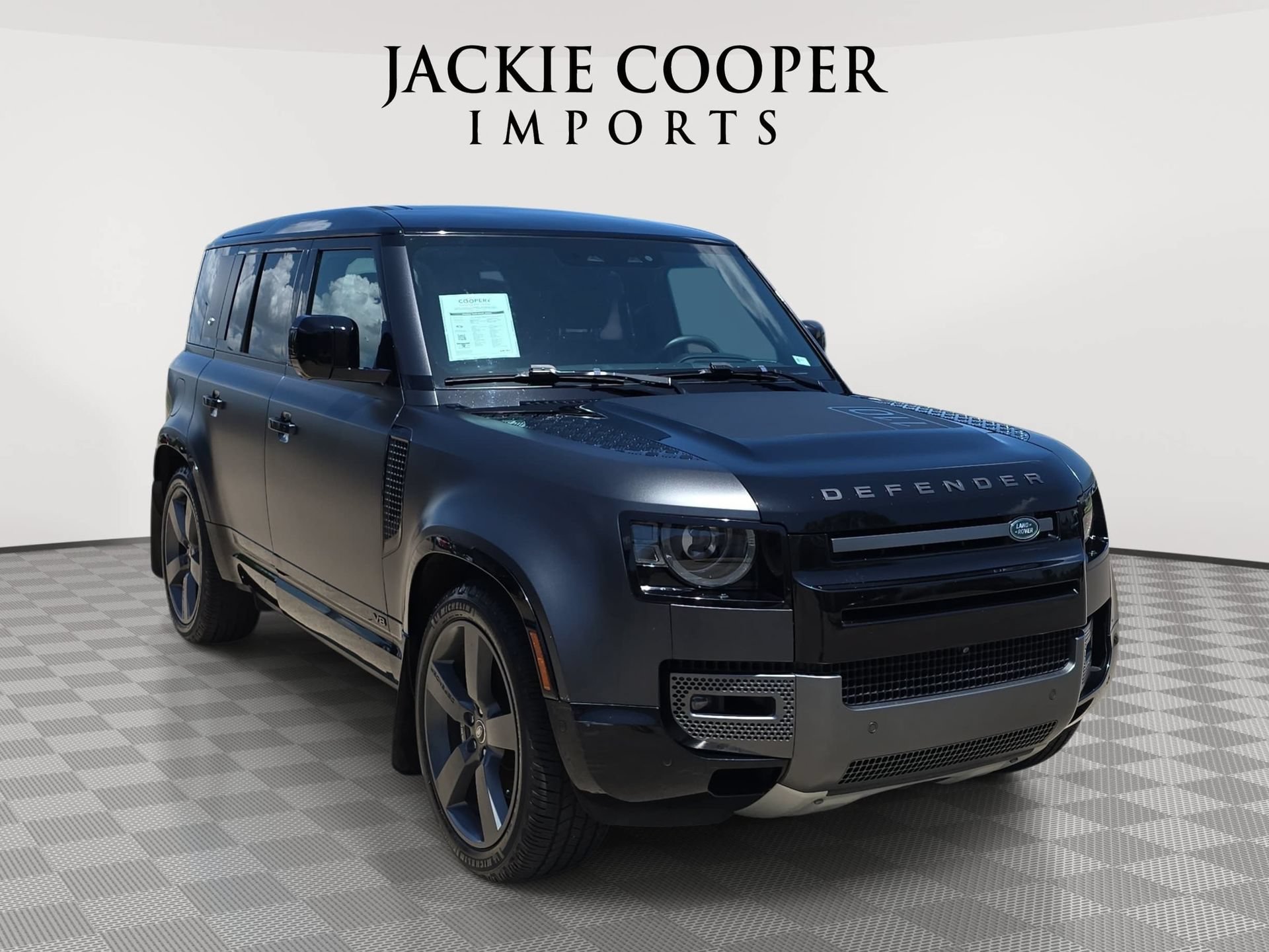 Used 2023 Land Rover Defender 110 V8 AWD/4WD image 3