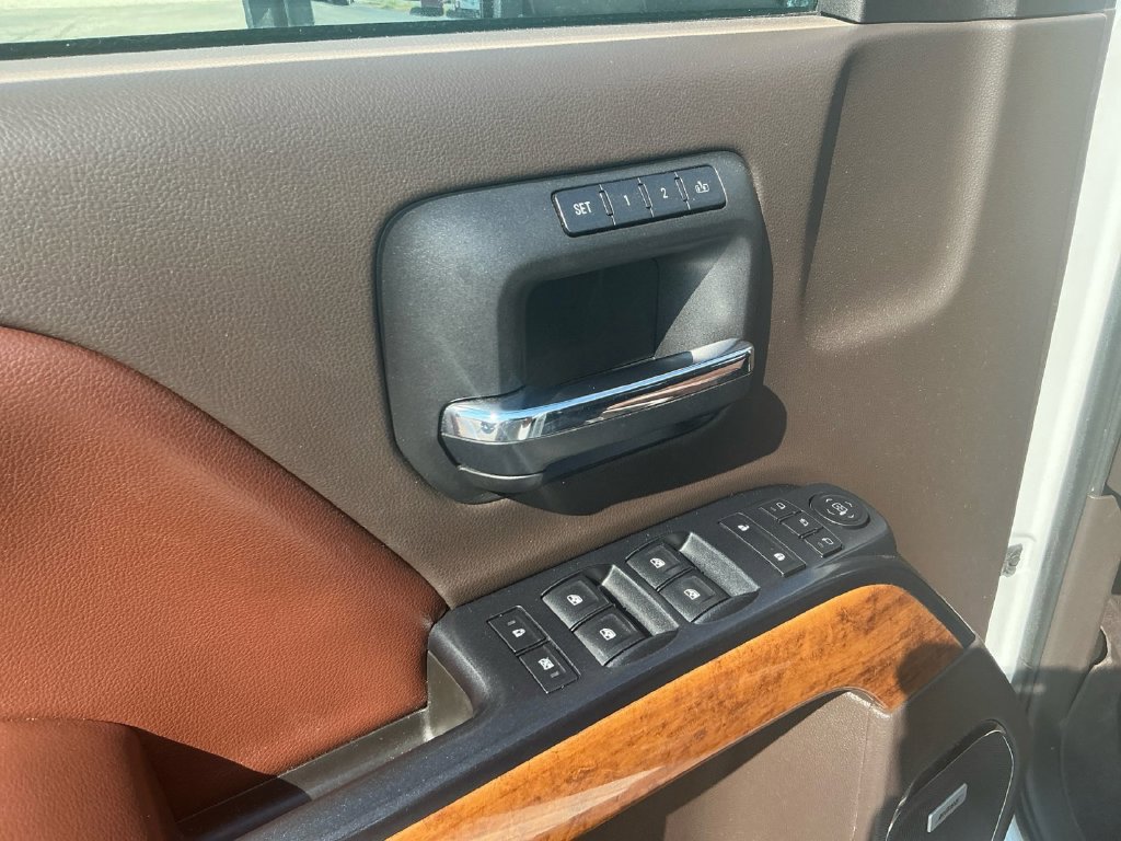 Used 2016 Chevrolet Silverado 2500 High Country w/ High Country Premium Package AWD/4WD image 16