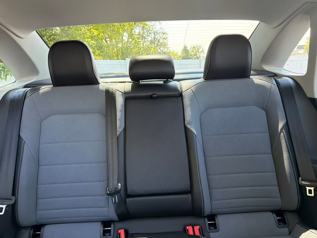 Used 2025 Volkswagen Jetta SE w/ Sunroof Package FWD image 52
