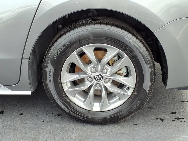 Used 2026 Toyota Sienna XLE FWD image 7