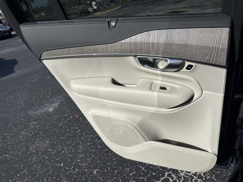 Used 2023 Volvo XC90 B6 Ultimate w/ Protection Package Premier image 13