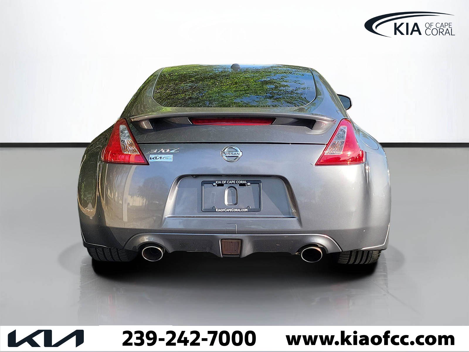 Used 2014 Nissan 370Z Touring w/ Sport Package RWD image 4