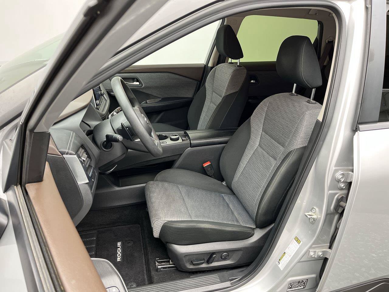 Used 2023 Nissan Rogue SV AWD/4WD image 8