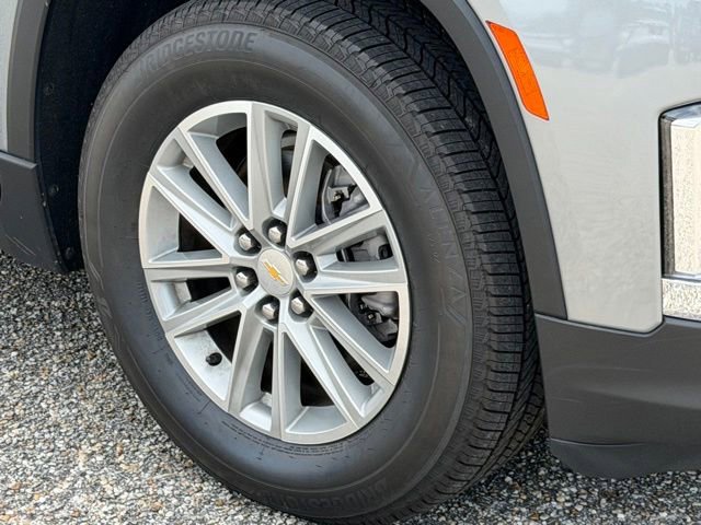 Used 2023 Chevrolet Traverse LT FWD image 9