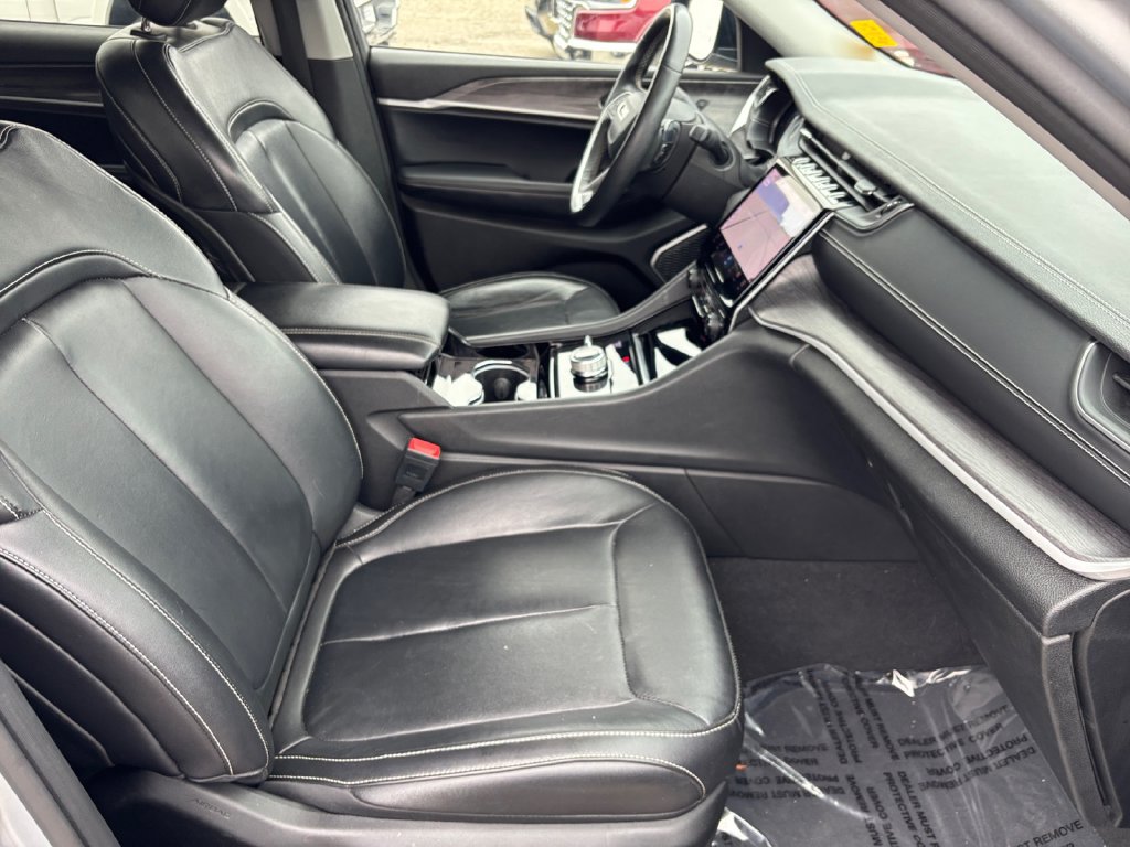 Used 2022 Jeep Grand Cherokee L Limited AWD/4WD image 31