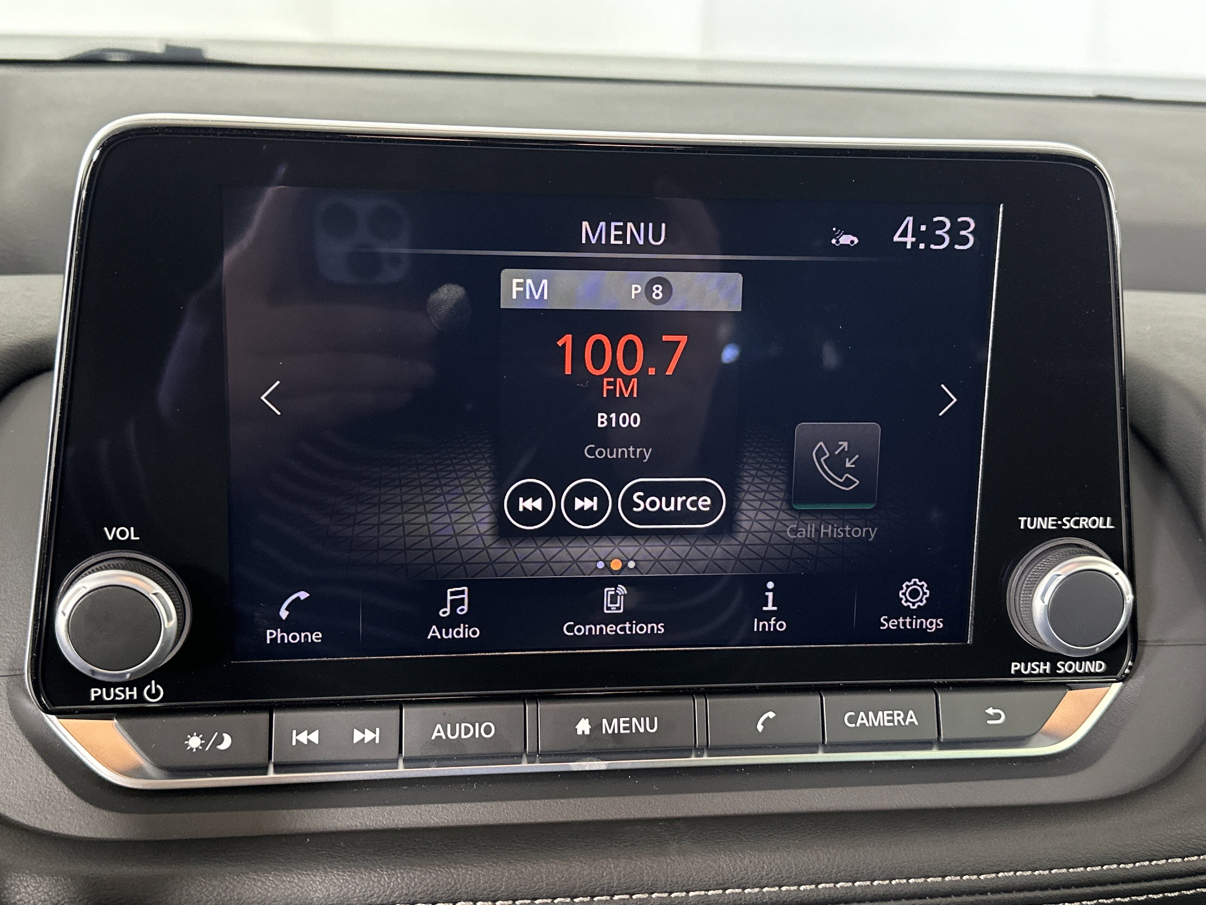 Certified 2025 Nissan Rogue SV image 18