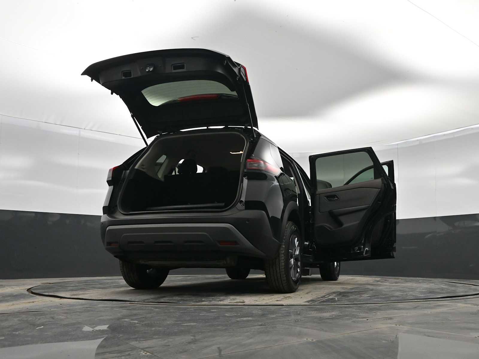 Used 2023 Nissan Rogue S image 43