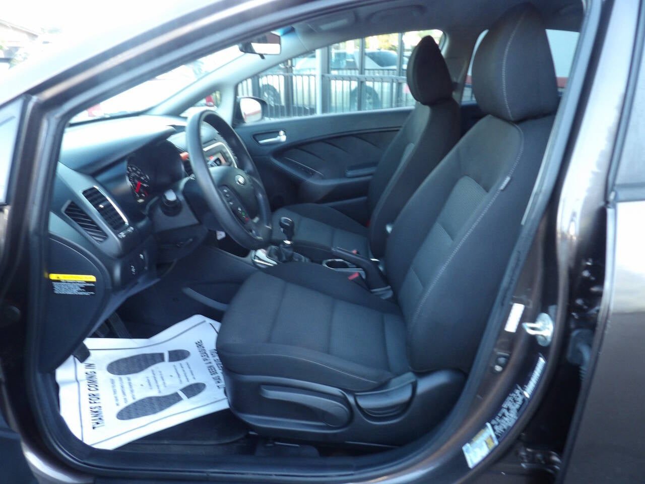 Used 2017 Kia Forte LX image 7
