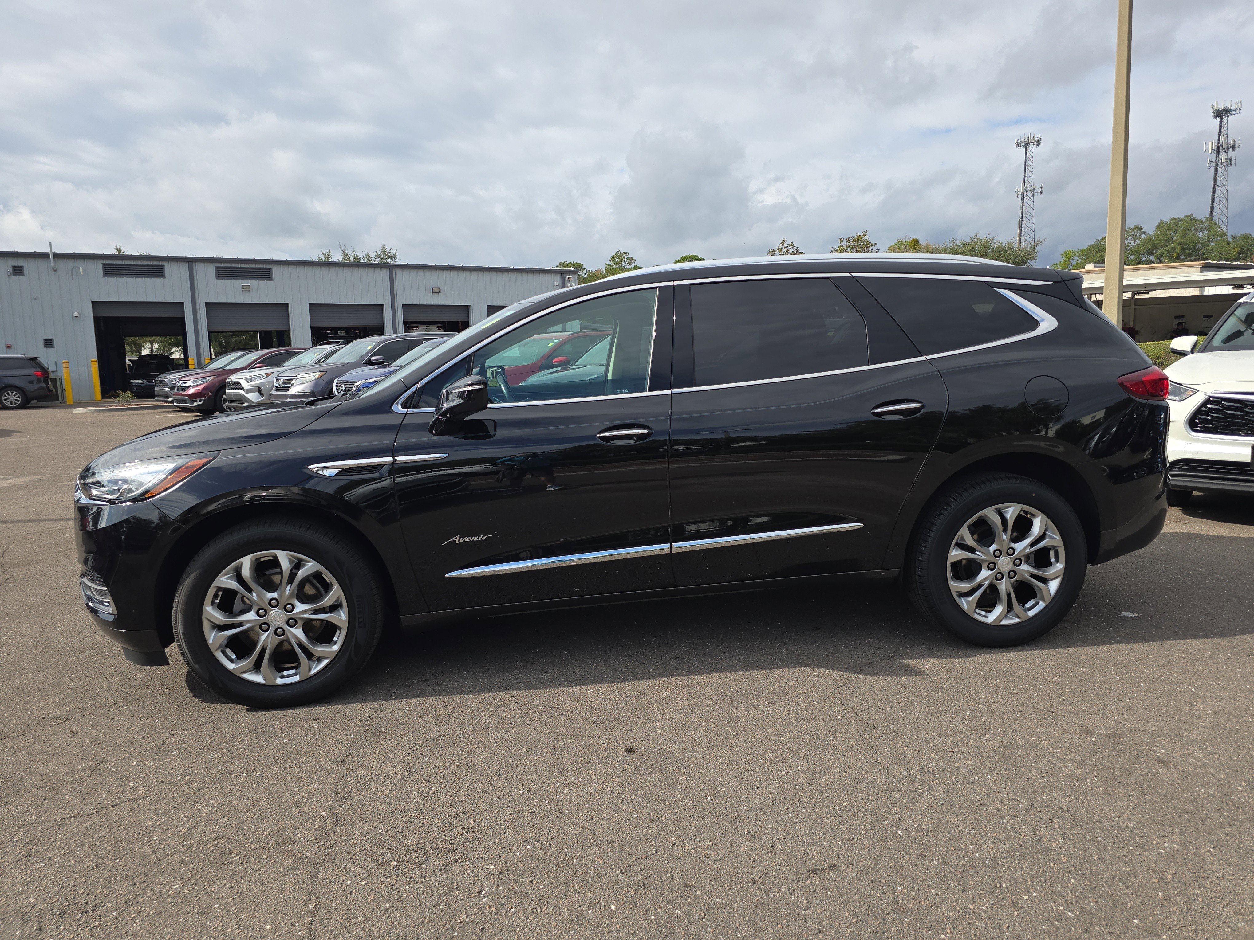 Used 2019 Buick Enclave Avenir w/ Avenir Technology Package image 5