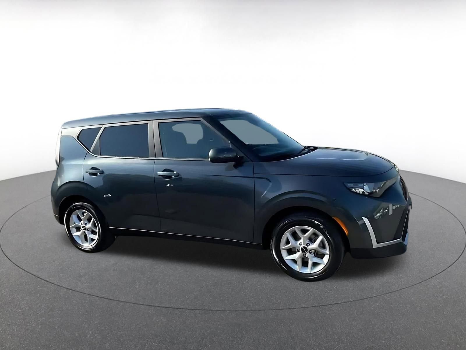 Used 2025 Kia Soul LX w/ LX Technology Package image 2