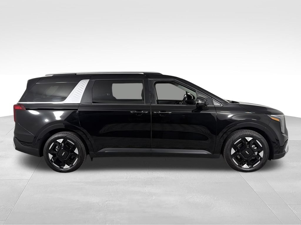Used 2025 Kia Carnival EX FWD image 4