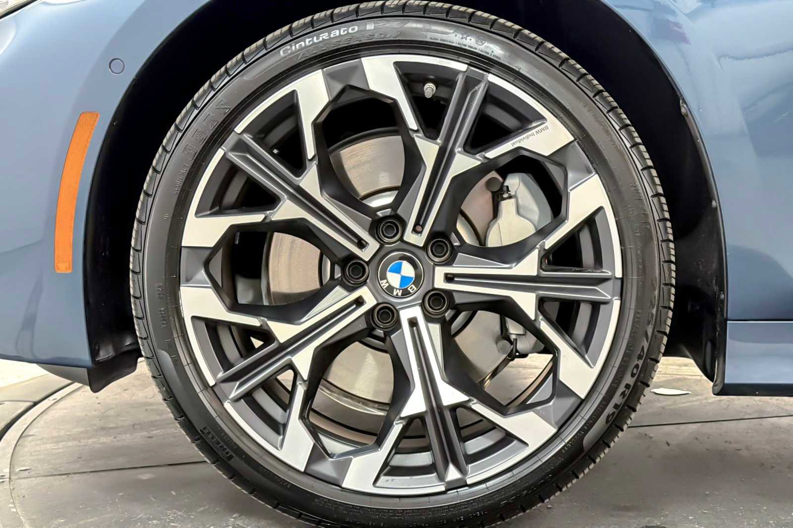 Used 2025 BMW 330i Sedan w/ Premium Package image 26