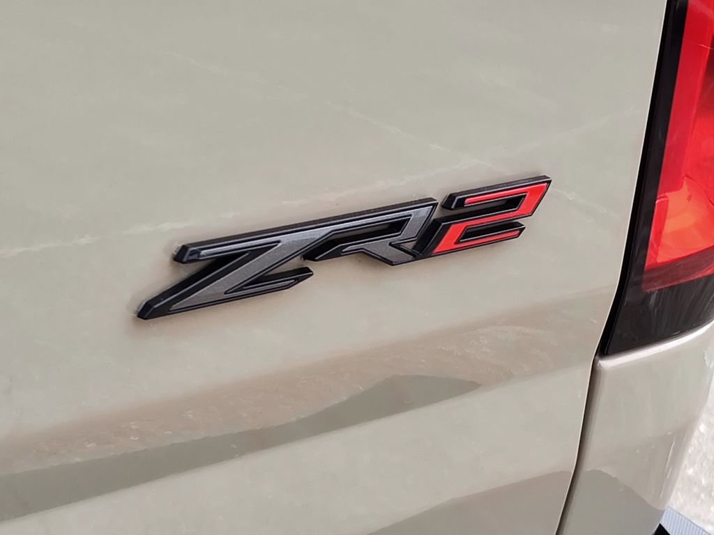 Used 2021 Chevrolet Colorado ZR2 w/ ZR2 Dusk Special Edition image 8