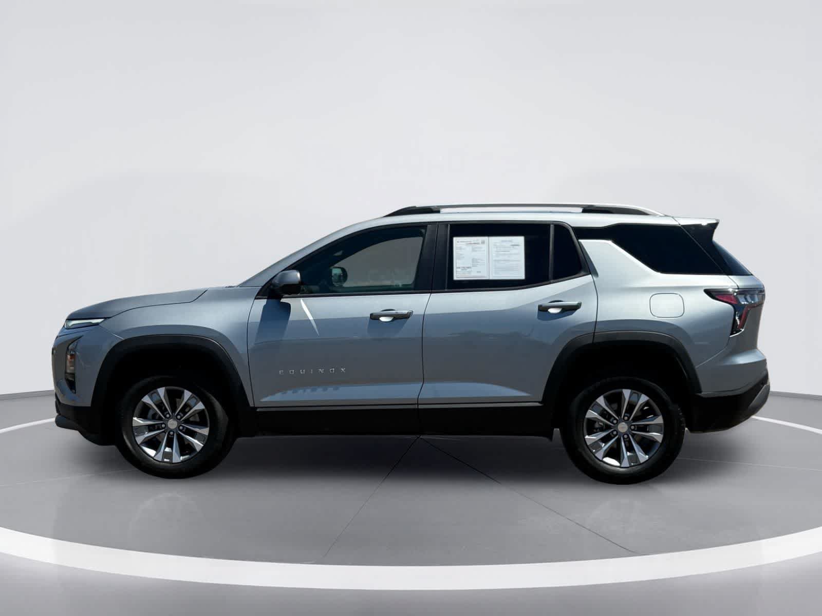 Used 2025 Chevrolet Equinox LT w/ Convenience Package II FWD image 3