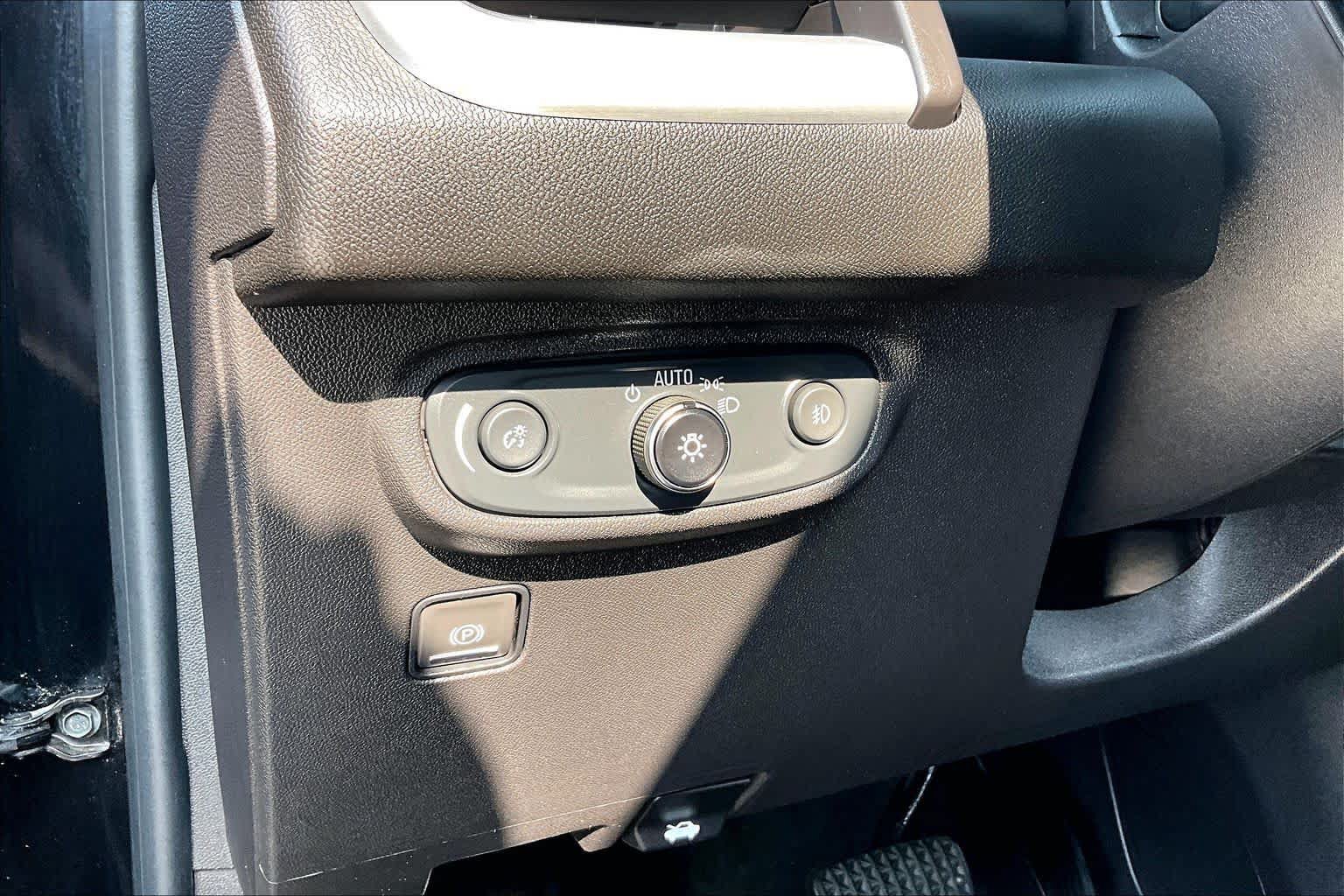 Used 2024 GMC Terrain SLT AWD/4WD image 36