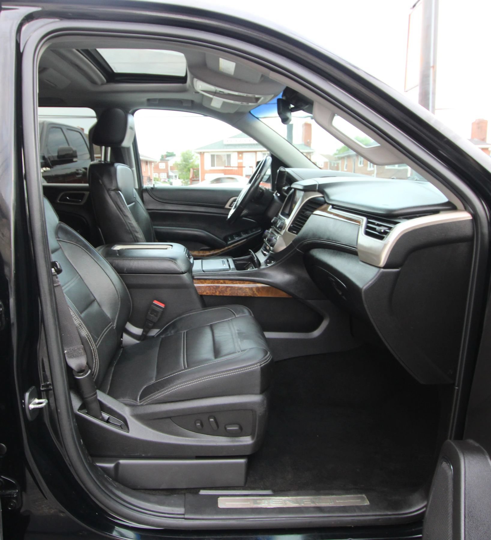 Used 2016 GMC Yukon XL Denali w/ Open Road Package AWD/4WD image 10