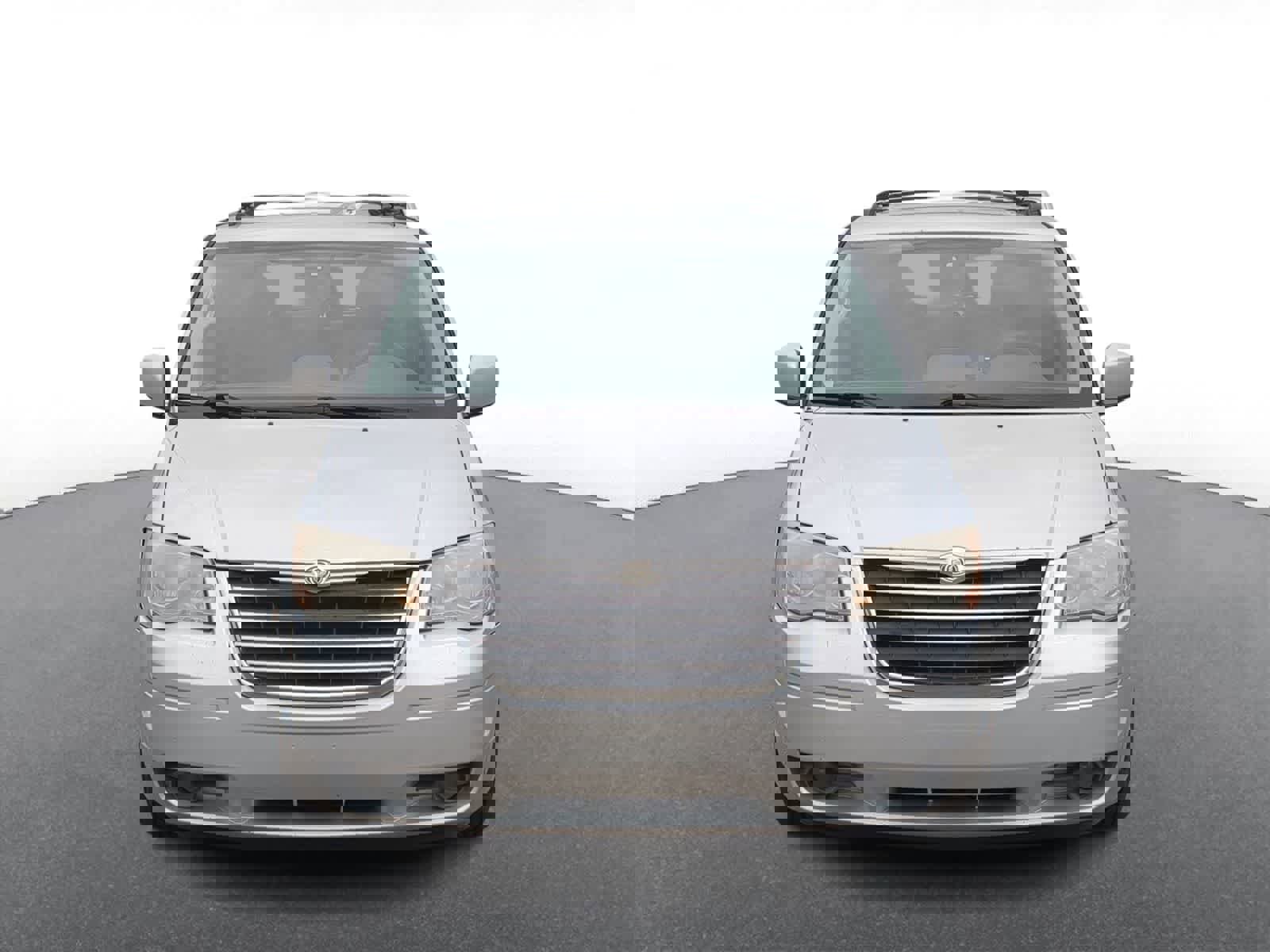 Used 2008 Chrysler Town & Country Touring image 3