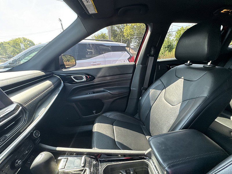 Used 2024 Jeep Compass Limited image 18