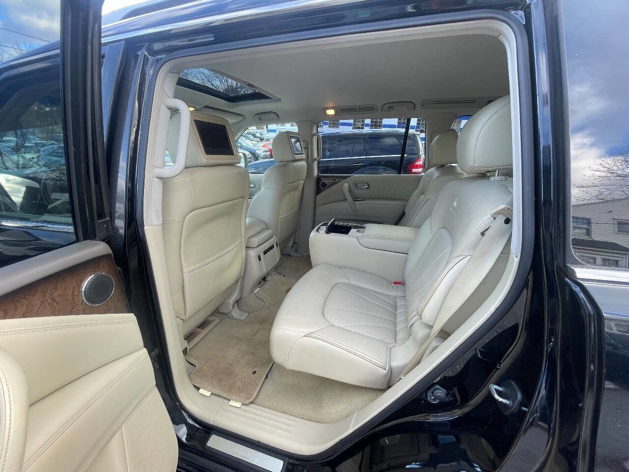 Used 2011 INFINITI QX56 Base 4x4 4dr SUV w/ Deluxe Touring Pkg image 33