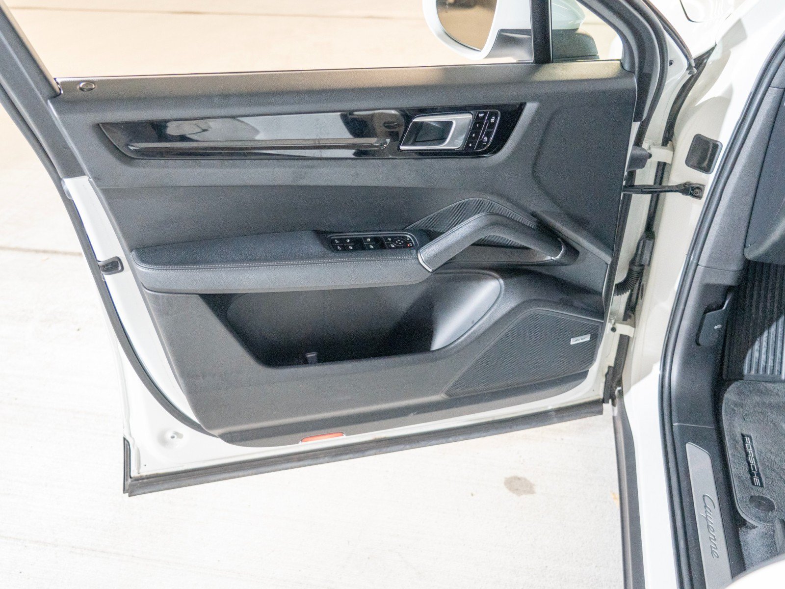 Certified 2021 Porsche Cayenne Coupe AWD/4WD image 16