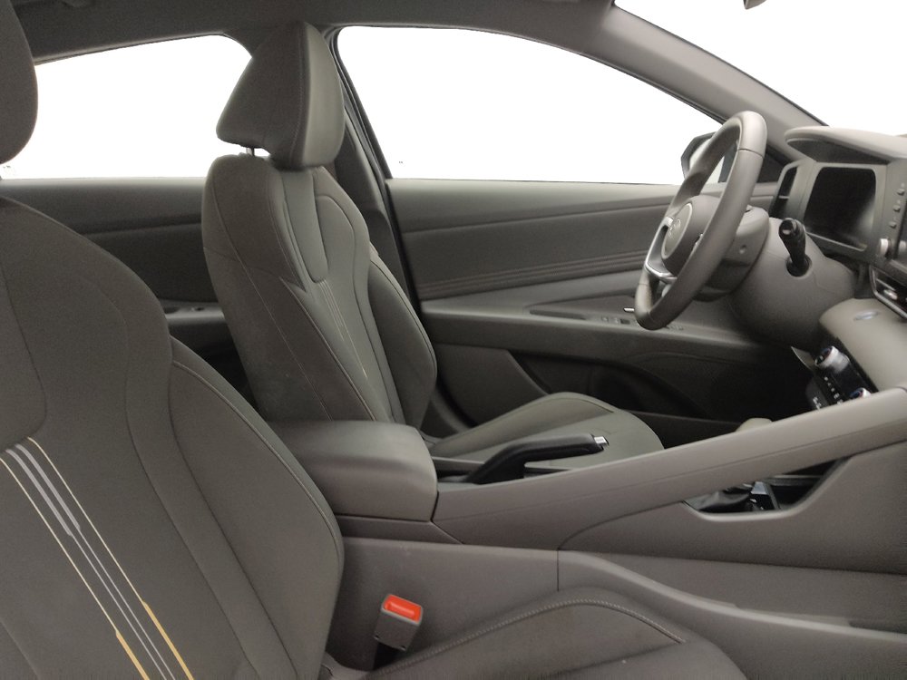 Used 2025 Hyundai Elantra Sport FWD image 21