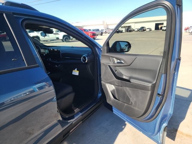 New 2026 Chevrolet Equinox LT w/ Convenience Package II FWD image 25