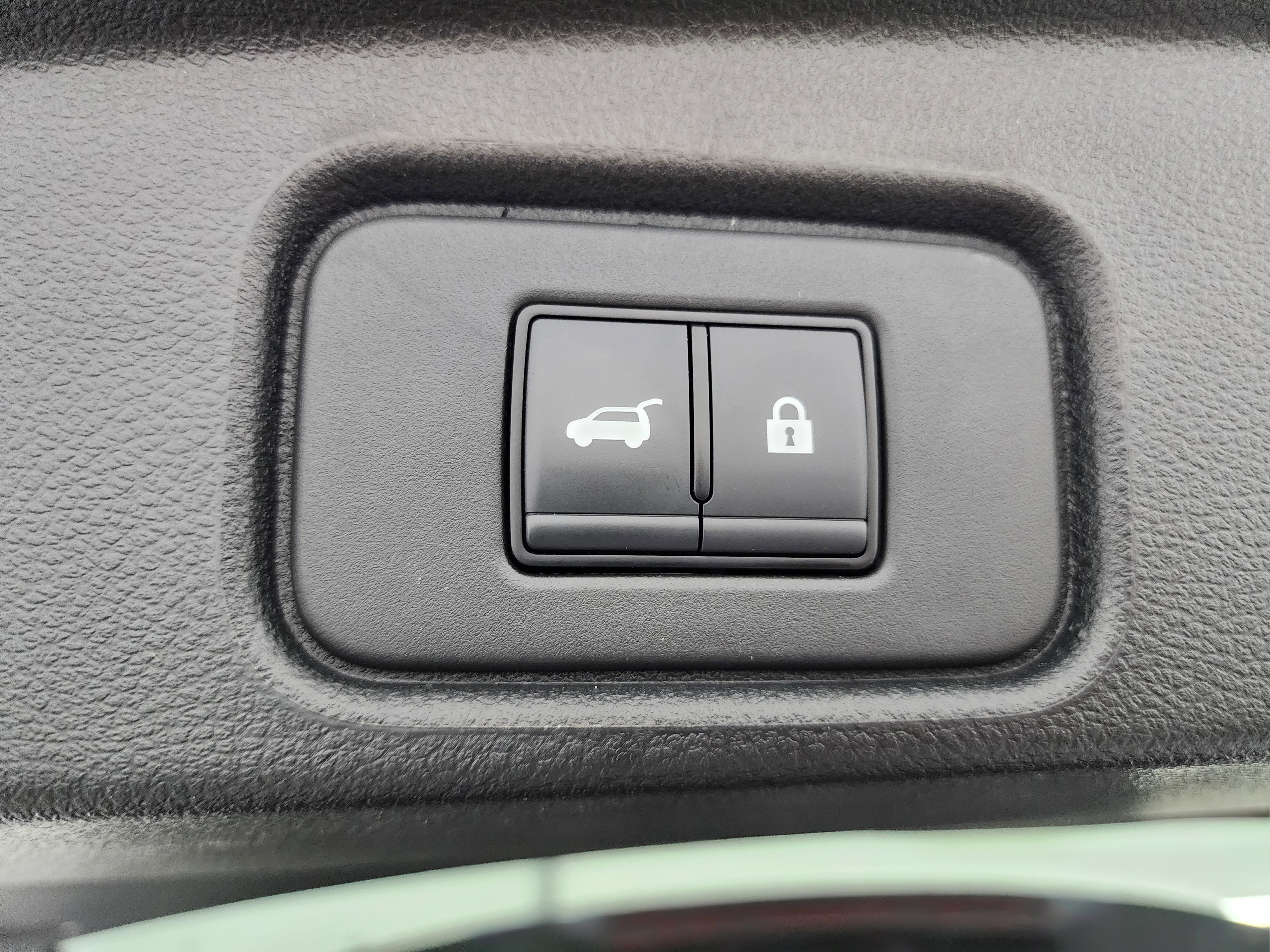 Used 2025 Nissan Pathfinder SV image 27