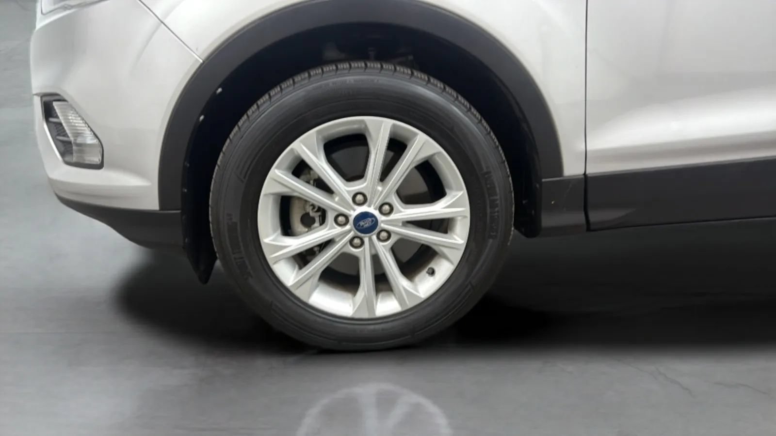 Used 2018 Ford Escape SE w/ Ford Safe & Smart Package AWD/4WD image 27