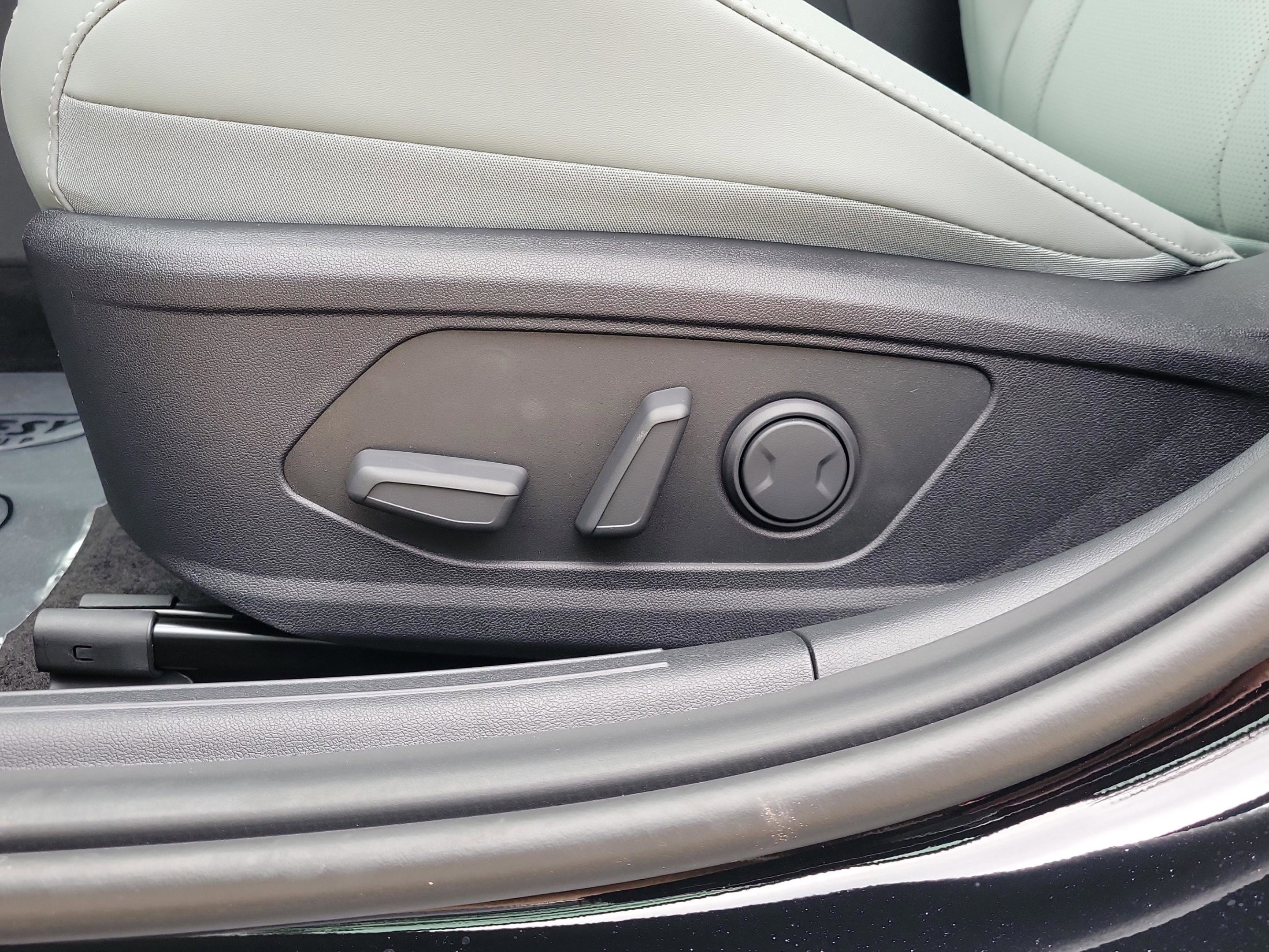 New 2026 Hyundai Elantra Limited image 13