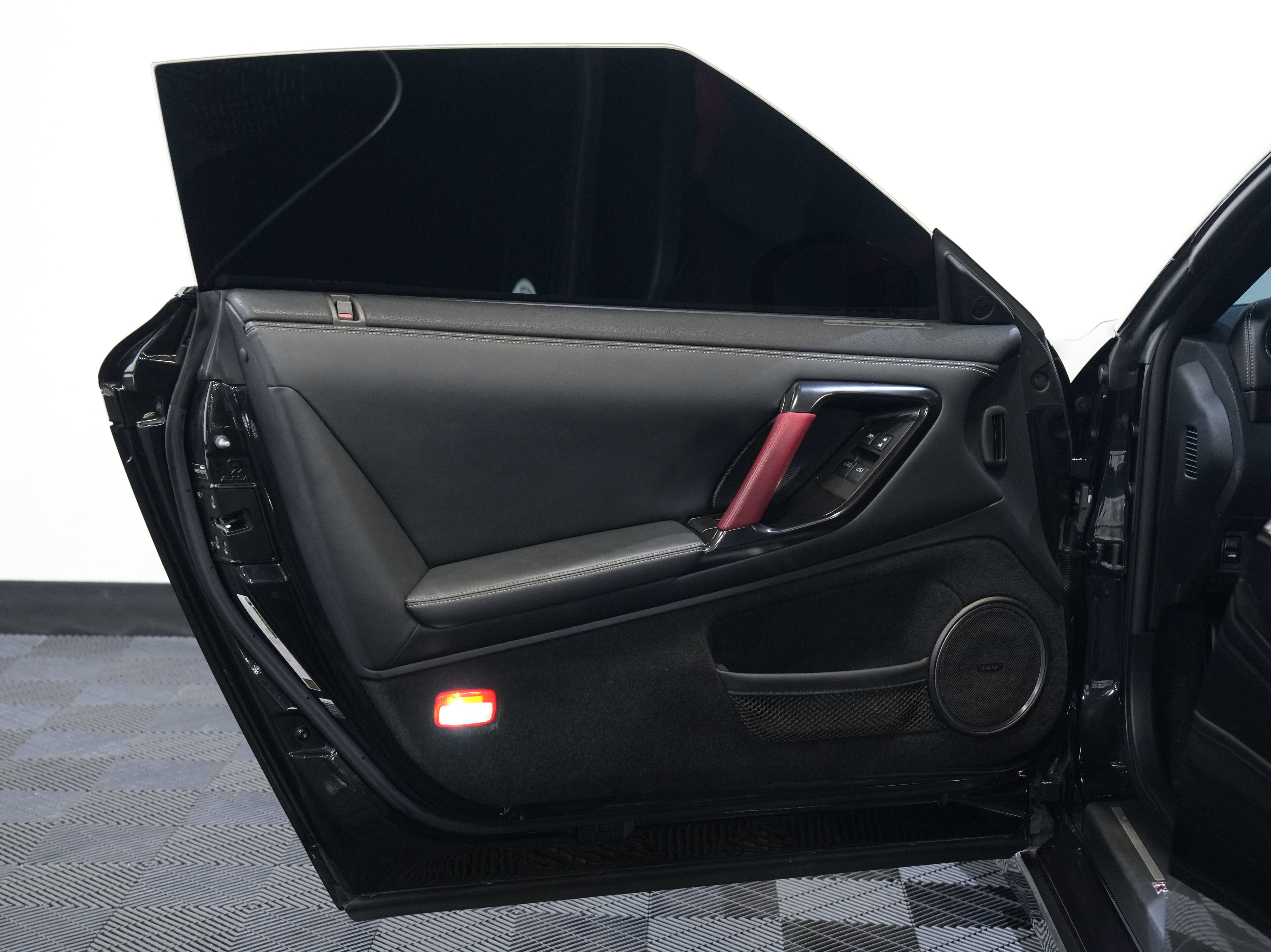 Used 2015 Nissan GT-R Black Edition AWD/4WD image 22