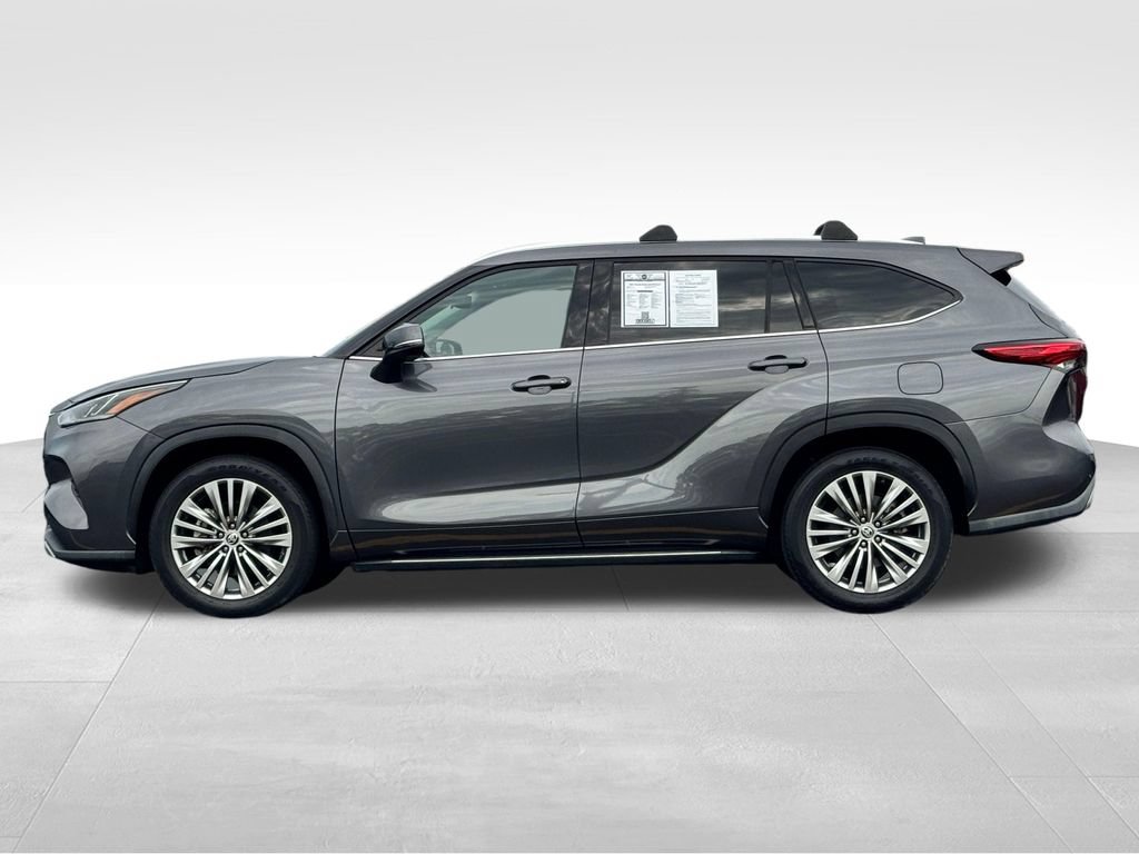 Used 2021 Toyota Highlander Platinum FWD image 4