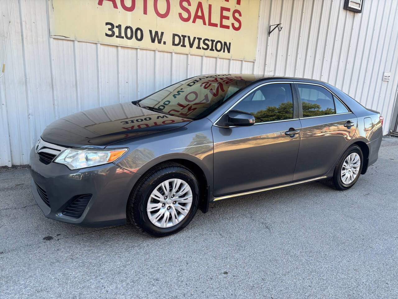 Used 2013 Toyota Camry LE image 4