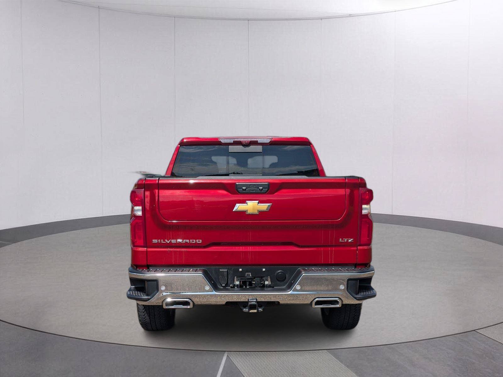 Used 2025 Chevrolet Silverado 1500 LTZ w/ LTZ Premium Package AWD/4WD image 4