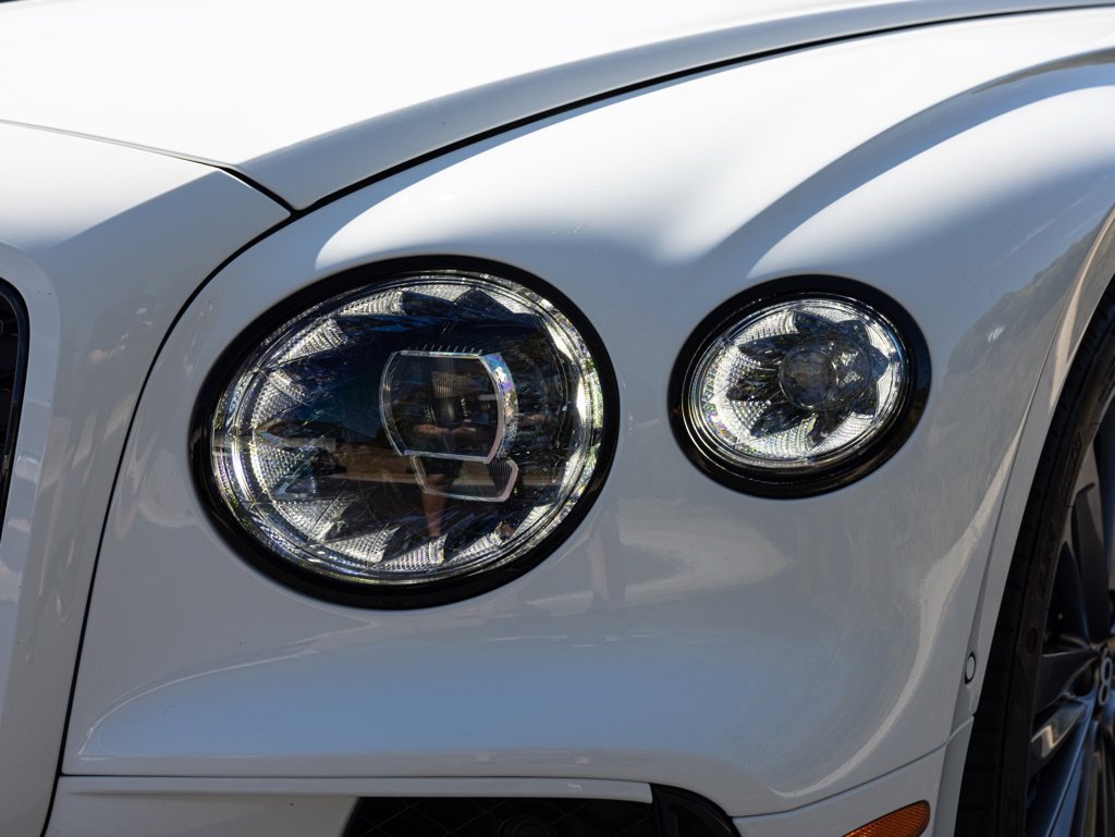 Used 2025 Bentley Flying Spur Plug-In Hybrid AWD/4WD image 18
