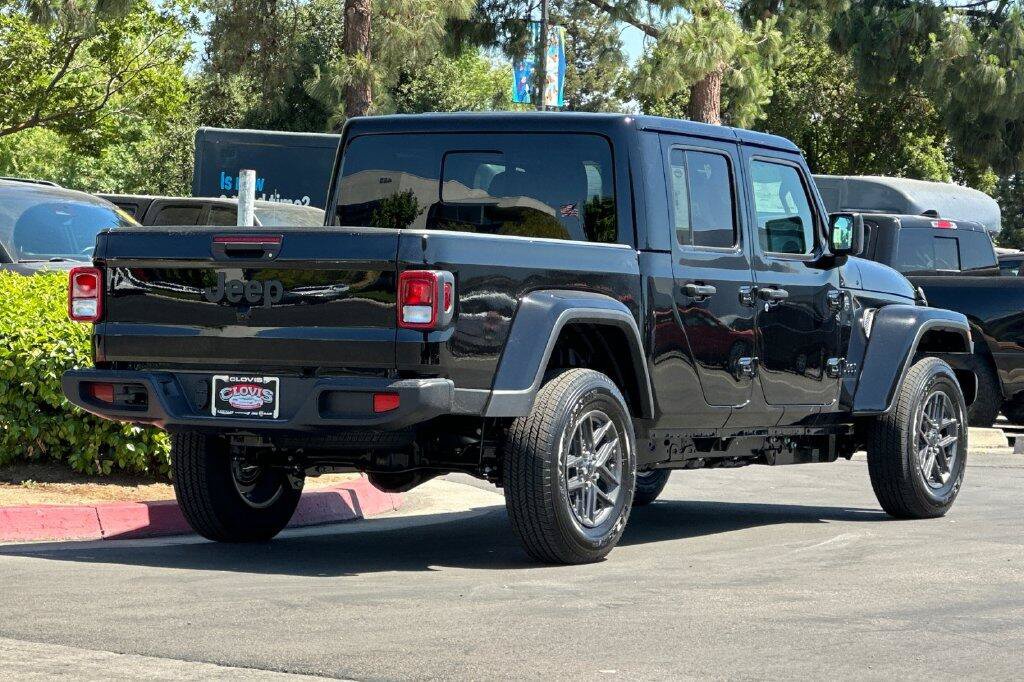 New 2026 Jeep Gladiator Sport AWD/4WD image 4