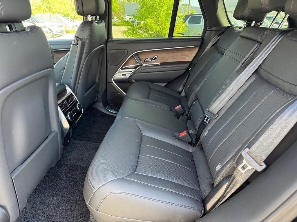 New 2025 Land Rover Range Rover SE image 6
