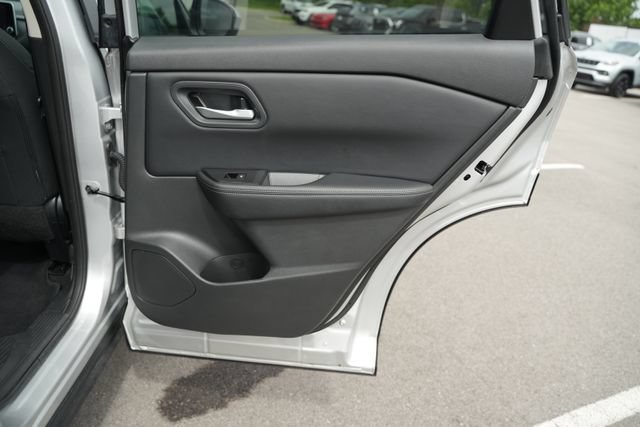 Used 2025 Nissan Rogue SV FWD image 23