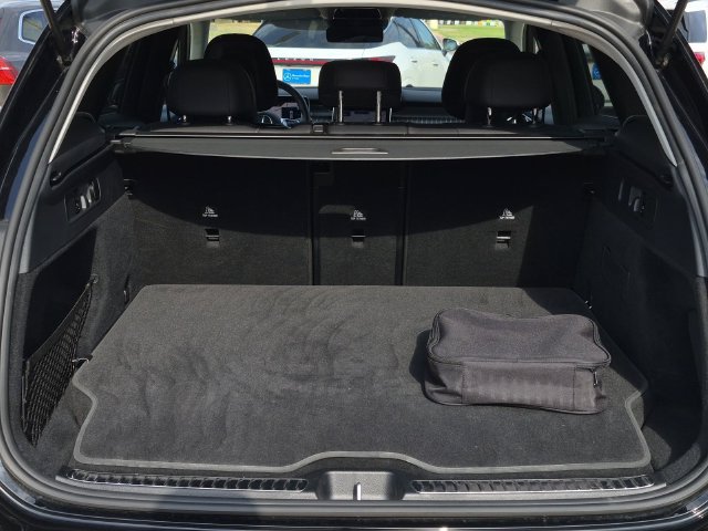 Used 2025 Mercedes-Benz GLC 350e 4MATIC image 9
