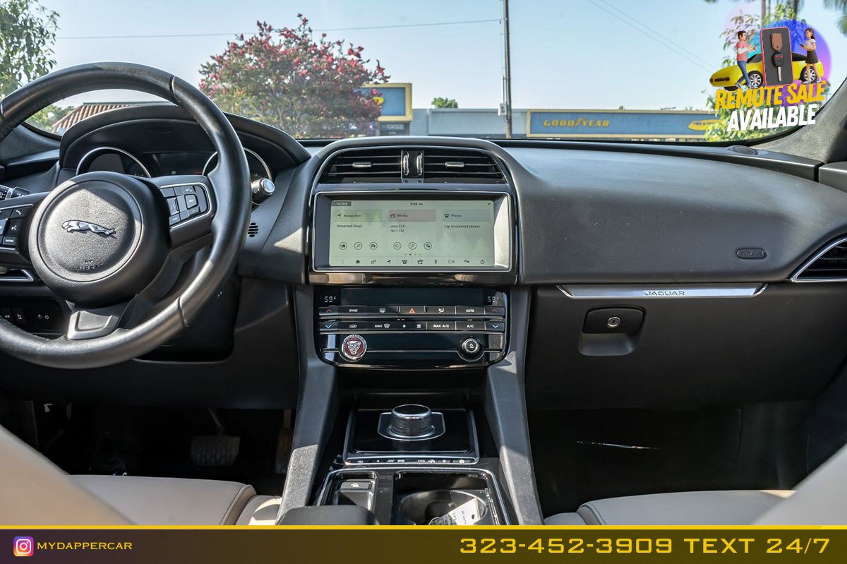 Used 2020 Jaguar F-PACE Premium image 4