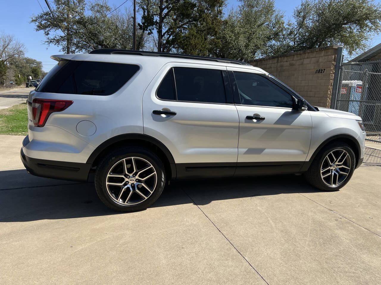 Used 2018 Ford Explorer Sport w/ Equipment Group 401A image 10