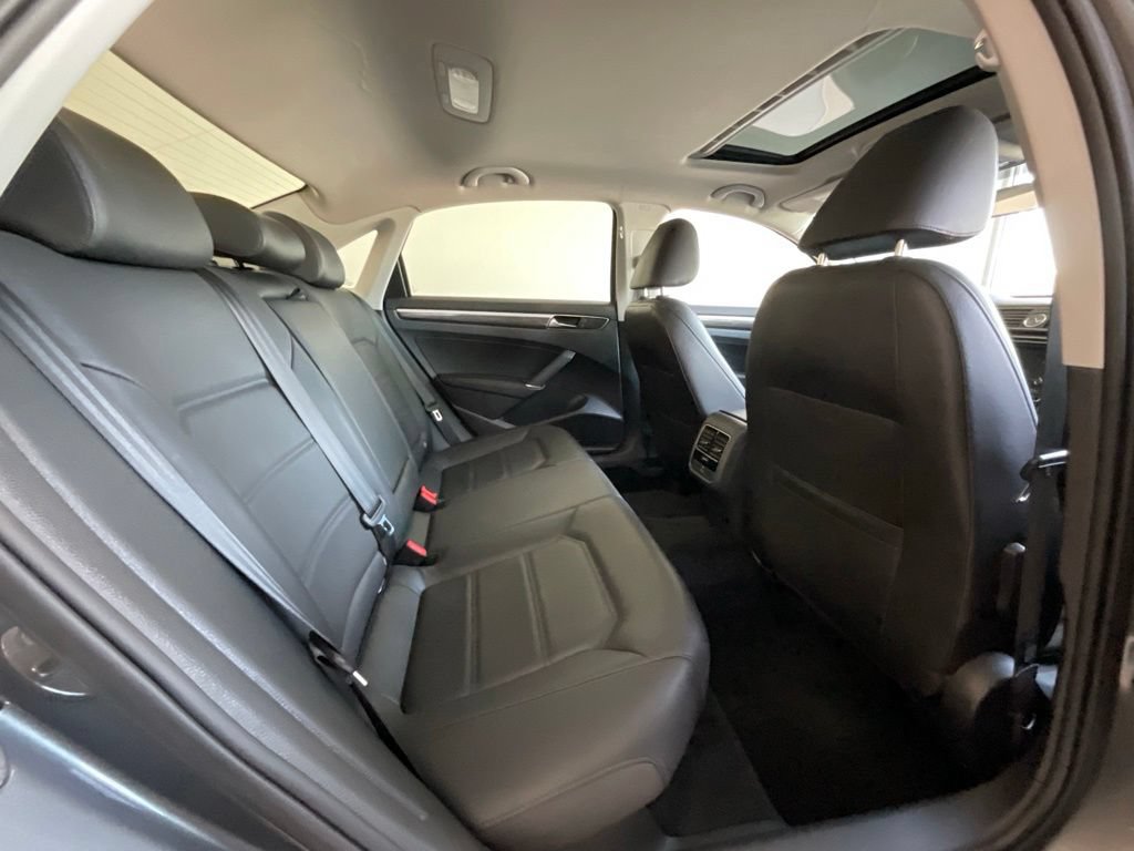 Used 2017 Volkswagen Passat 1.8T SE FWD image 19